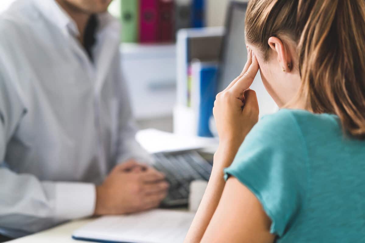 Woman with head pain as a result of getting a concussion in a car accident