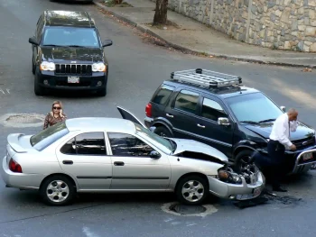 People trying to determine who is at fault in a car accident